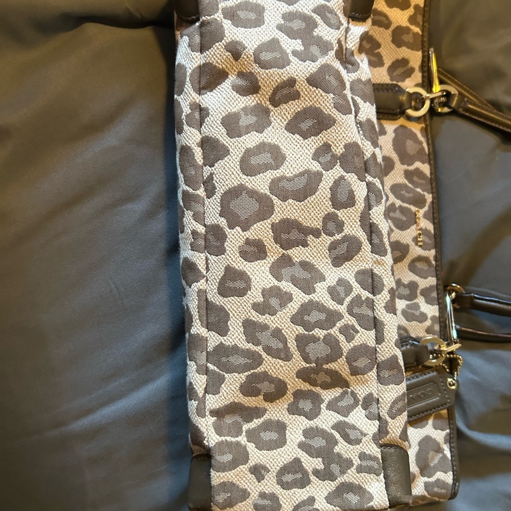 Coach purse - Picture 4 of 6